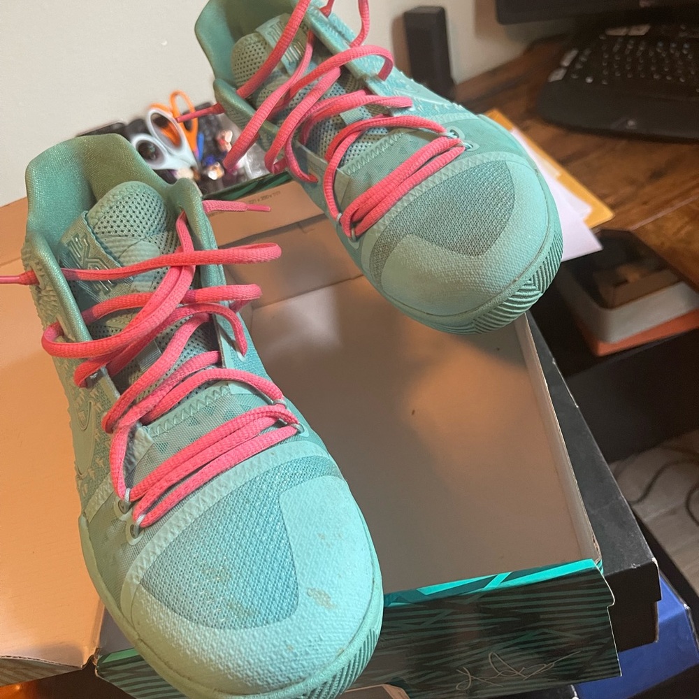 Kyrie 3 GS